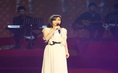 Hồng Nhung đẹp đằm thắm ngày trở lại