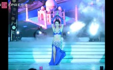 Video: Nữ sinh Phương Đông gợi cảm với bellydance