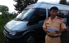 Clip Cảnh sát giao thông Quảng Nam nói về 2 tài xế dùng GPLX giả điều khiển xe chở khách. Thực hiện Đức Hoàng