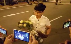 Cậu bé 11 tuổi được tổng thống Mỹ tặng hoa