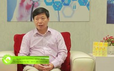 Bs Sơn - Trưởng khoa da liễu - BV YHCT TW,  chia sẻ cách chăm sóc da và cách điều trị mụn.