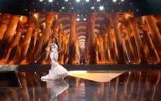 Phạm Hương tự tin, rạng rỡ tại bán kết Miss Universe