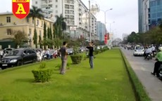 Clip cấp cứu nam thanh niên tự cứa cổ vì phê ma túy "đá" 