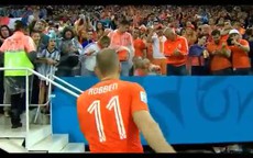 Robben nghẹn lòng nhìn con trai khóc