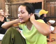 Ế show vì Covid-19, H'hen Niê về quê quay Vlog nấu ăn