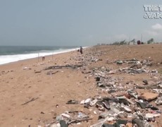 Nghệ sĩ biến dép tông cao su thành tranh chân dung