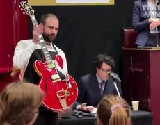Đấu giá guitar Gibson của nhóm nhạc Oasis