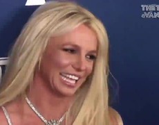 Cha Britney Spears kiện con gái 