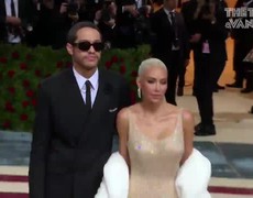 Kim Kardashian chia tay bạn trai Pete Davidson