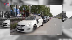 Hà Nội: Hàng loạt ô tô đỗ ven đường bị đập hỏng gương