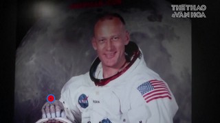 Kỷ vật của phi hành gia Buzz Aldrin đạt giá khủng