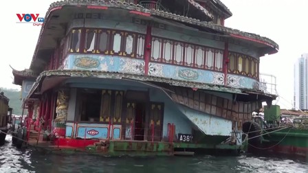 Nhà hàng nổi Jumbo của Hong Kong bị chìm xuống biển 