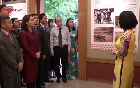 Trưng bày chuyên đề: ''Chủ tịch Hồ Chí Minh - người sáng lập, lãnh đạo và rèn luyện Đảng Cộng sản Việt Nam