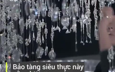 Bảo tàng pha lê nằm trong đài phun nước kỳ dị