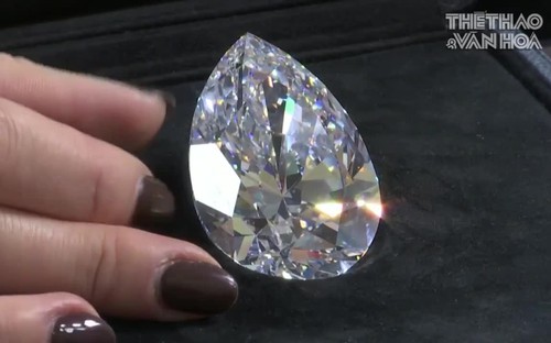 Viên kim cương trắng khổng lồ đạt giá cao