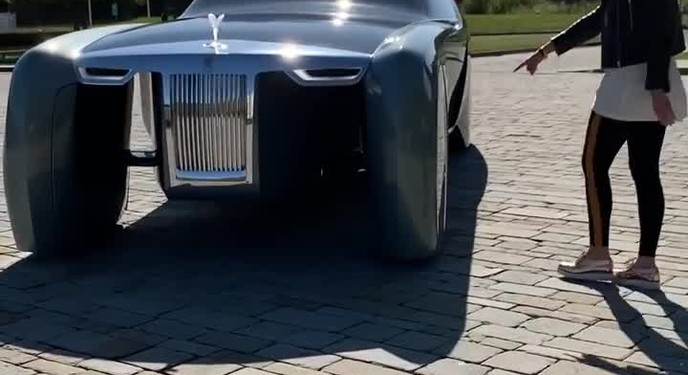 Khám phá Rolls-Royce của năm... 2035