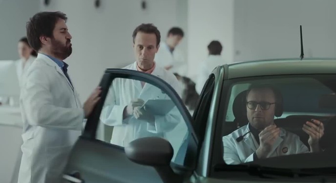 Quảng cáo hài hước của Fiat 500 với mục tiêu 'Bảo vệ nam giới'