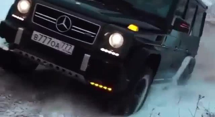 Mercedes-AMG G63 thể hiện khả năng offroad cực đỉnh trên nền tuyết trắng