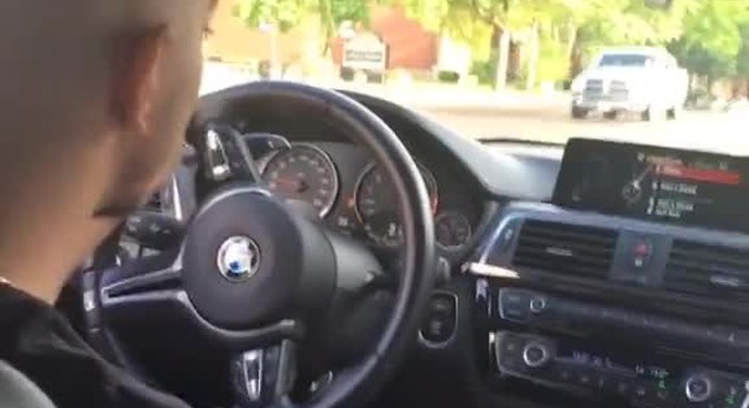 Chóng mặt ngồi trong chiếc BMW drift trên đường phố