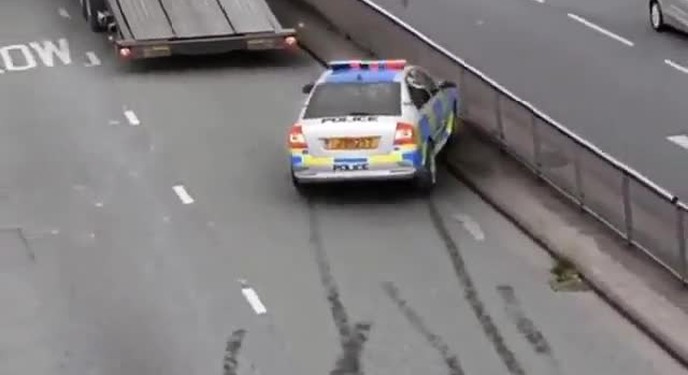 Thót tim với cuộc truy đuổi giữa cảnh sát giao thông và chiếc Mercedes-AMG G63 hệt như phim hành động