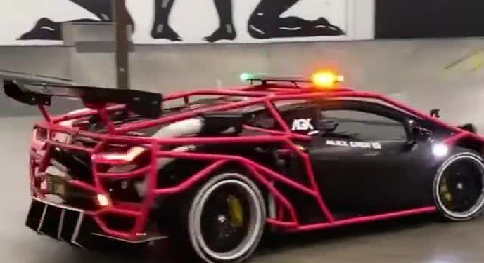 Chiêm ngưỡng chiếc Lamborghini với bộ khung bảo vệ độc đáo thách thức va chạm