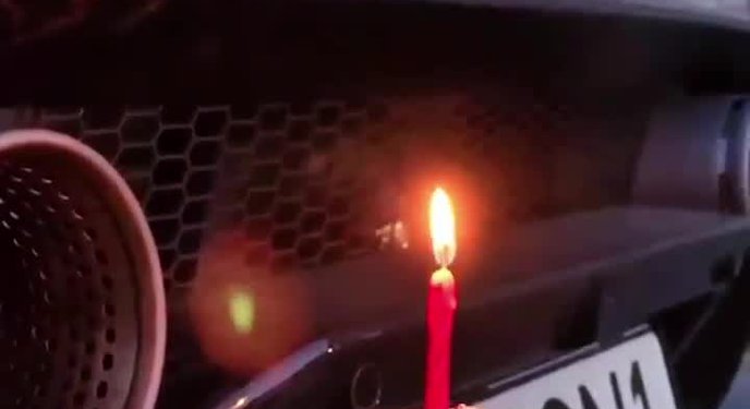 Pha thổi nến sinh nhật cồng kềnh bằng Lamborghini