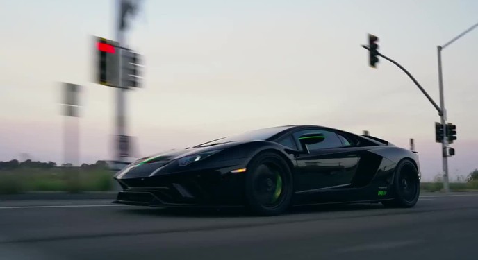 Vẻ đẹp của Lamborghini Aventador S trên đường phố