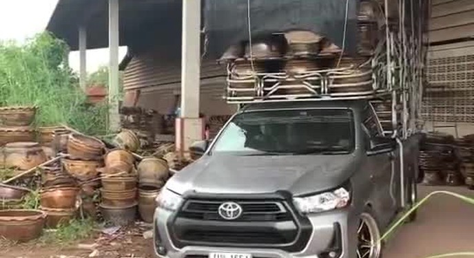 Đây là cách người Thái vắt kiệt công năng của bán tải