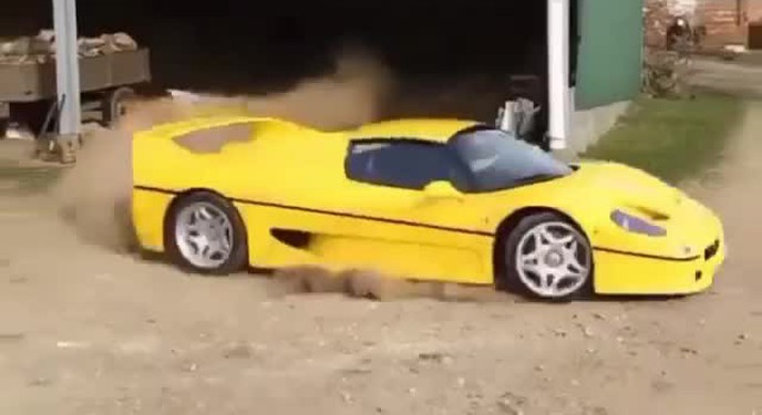 Dân chơi mang Ferrari F50 cực hiếm đi 'phá'