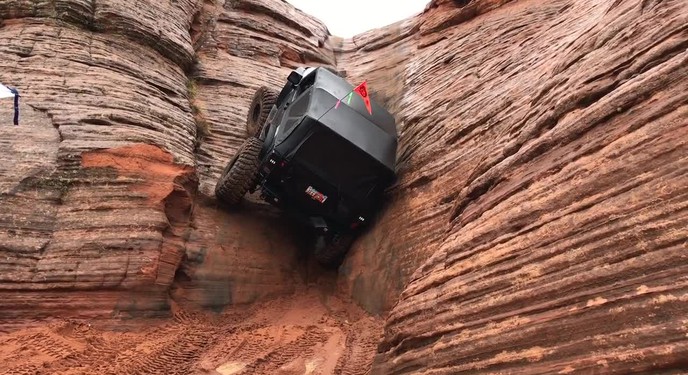 Đỉnh cao off-road: Chiếc Jeep này có thể vượt qua bức vách đá gần như thẳng đứng