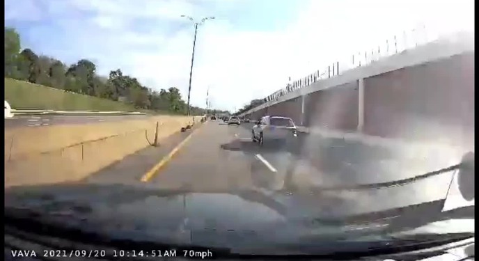 Lái xe ngược chiều trên cao tốc hẹp, tài xế khiến 5 người thương vong