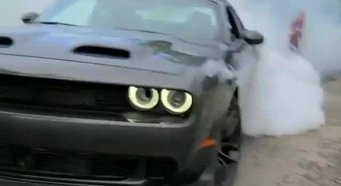 Dodge Challenger Hellcat - Xe cơ bắp Mỹ đúng nghĩa