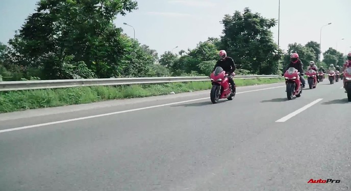 Hà Nội: Hàng chục xe Ducati Panigale hội tụ