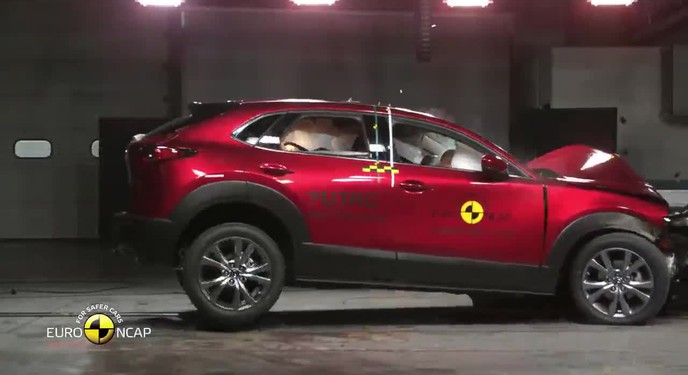 Thử nghiệm va chạm Mazda CX-30