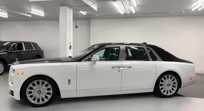 Vẻ đẹp 'không góc chết' của Rolls-Royce Phantom VIII