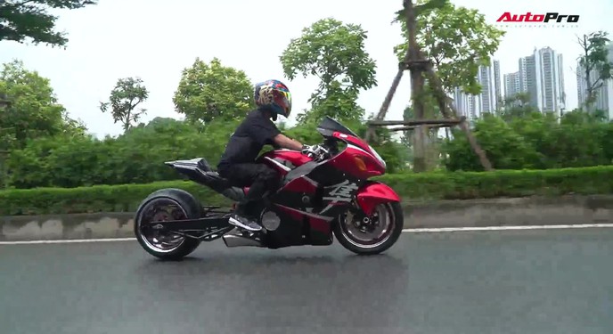 Khám phá "Thần Gió" Suzuki Hayabusa độ gắp kéo dài duy nhất tại Hà Nội