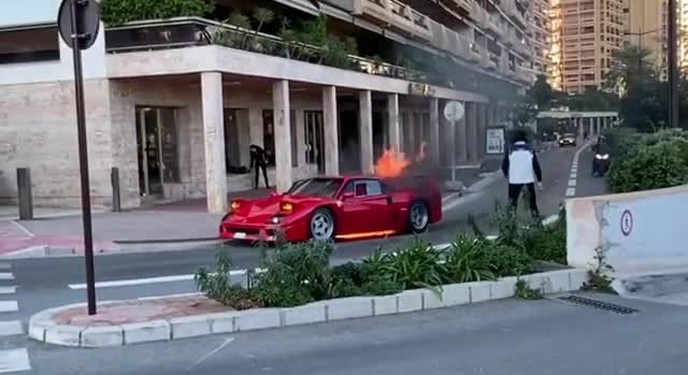 Ferrari F40 bốc cháy bí ẩn tại Monaco