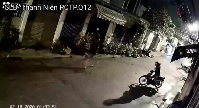 5 tên trộm xe máy bị người dân mai phục, đuổi đánh bầm dập lúc 1 giờ sáng
