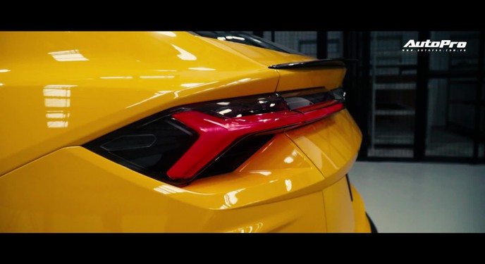 Cận cảnh Lamborghini Urus chính hãng thứ tư tại Việt Nam với hàng loạt trang bị đắt tiền