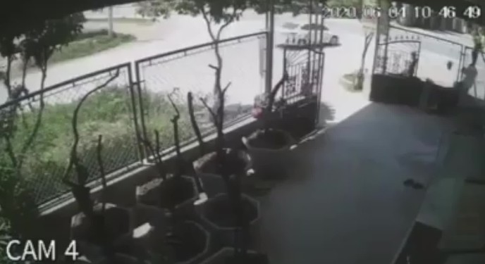 Video toàn cảnh thời khắc xe con 4 chỗ bị xe ben đâm vào rồi lật đè nát khiến 4 người trên xe thương vong ở Thanh Hóa