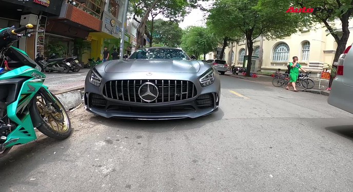 Mercedes-AMG GT R của doanh nhân Nguyễn Quốc Cường lần đầu xuống phố