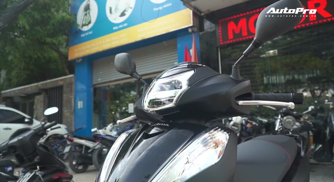 Chi tiết Honda SH300i Total Black đầu tiên về Việt Nam