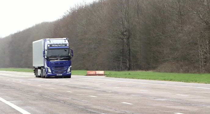 Volvo thử nghiệm phanh tự động trên xe tải vào năm 2019