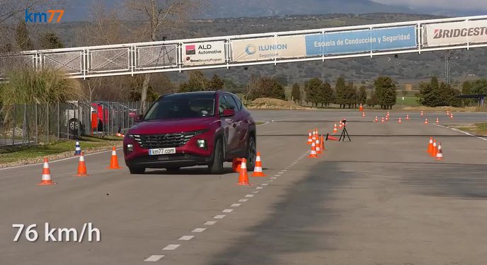 Hyundai Tucson thách thức bài test đánh lái