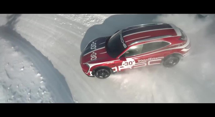 Porsche Taycan khoe khả năng off-road trong video biểu diễn đỉnh cao