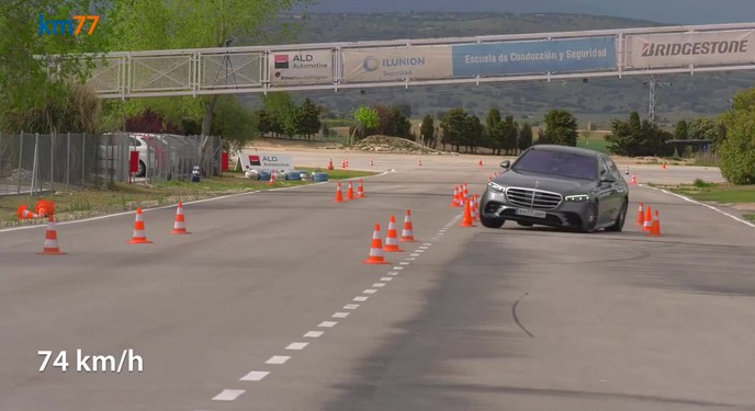 Mercedes-Benz S-Class đời mới thử sức với bài test đánh lái