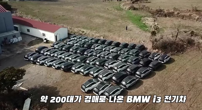 Hàng chục chiếc BMW i3 bị bỏ xó